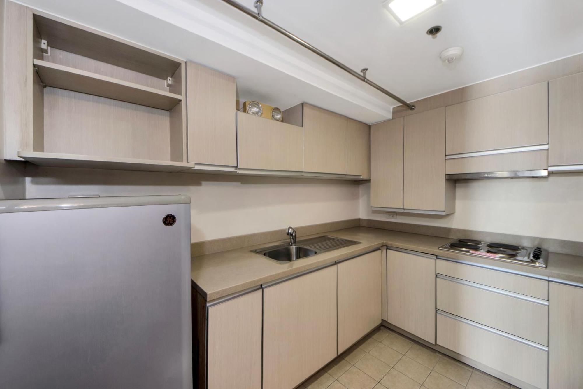Hotel Super Oyo Capital O 907 Ceo Flats Makati City