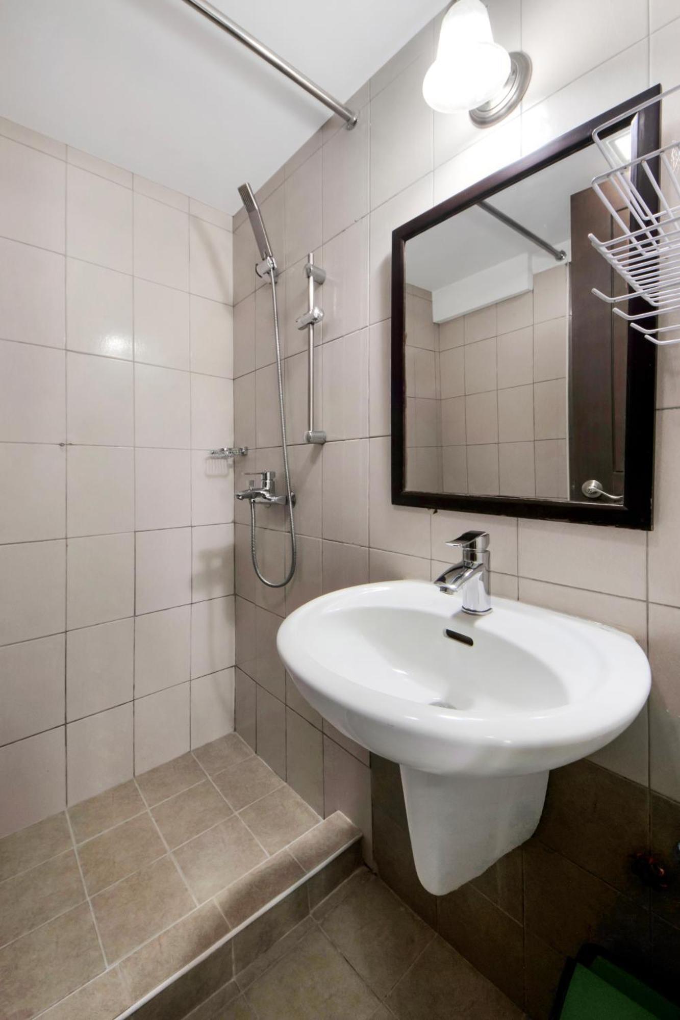 Hotel Super Oyo Capital O 907 Ceo Flats Makati City